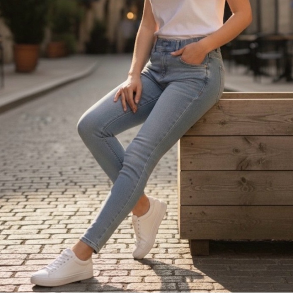 83# Revery Women's Light Blue Skinny Leggings Jeans